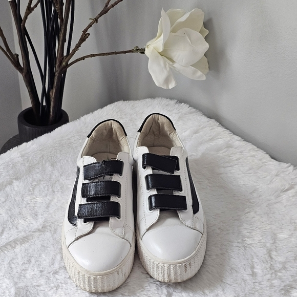 UGG Platform Sneakers - Picture 3 of 9